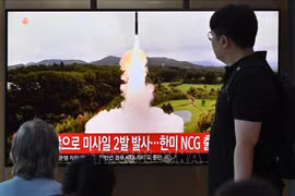 Triều Tiên phóng 2 tên lửa đạn đạo tầm ngắn về vùng biển phía Đông