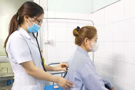 Ngộ độc sau khi ăn ve sầu rang lá chanh