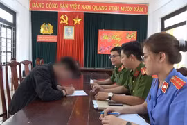 Dùng hình ảnh “nóng” để… cưỡng dâm