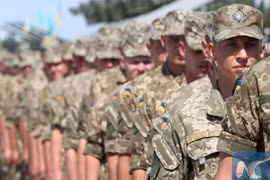 Ukraina trả tự do cho gần 350 tù nhân để nhập ngũ