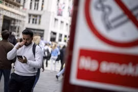 Thủ tướng Anh xem xét cấm thuốc lá với thế hệ sinh sau năm 2008