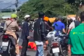 Mang can xăng 5 lít đốt vợ cũ, cả hai cùng bỏng nặng