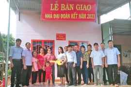 Đak Đoa bàn giao nhà Đại đoàn kết cho hộ nghèo 