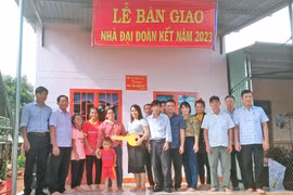 Đak Đoa bàn giao nhà Đại đoàn kết cho hộ nghèo 