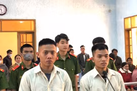 Lãnh 48 tháng tù vì tàng trữ, mua bán, sử dụng trái phép vũ khí quân dụng