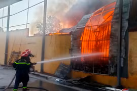 Cháy kho hàng của Công ty cổ phần thương mại tổng hợp Hưng Thịnh Phát