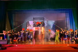 Văn nghệ đặc sắc chào mừng kỷ niệm các ngày truyền thống