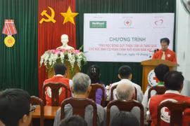 Gia Lai: Trao học bổng Quỹ Thiện Tâm và tặng quà Nutifood cho học sinh, sinh viên nghèo vượt khó