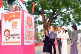 Kỷ niệm 70 năm Chiến thắng Điện Biên Phủ: Triển lãm 70 bức tranh cổ động tuyên truyền tấm lớn 