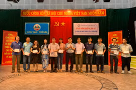 Trao giấy chứng nhận cho 40 học viên tham gia lớp bồi dưỡng kỹ năng nghiệp vụ báo chí