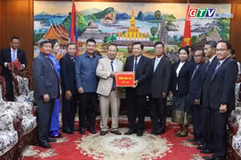 Thắm tình đoàn kết, hữu nghị, gắn bó keo sơn