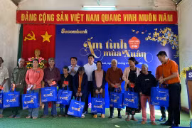 Sacombank mang Tết ấm đến với người nghèo