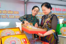 Khai mạc hội chợ triển lãm sản phẩm vùng đồng bào dân tộc thiểu số