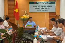 Đồng chí Nguyễn Hữu Quế-Phó Chủ tịch UBND tỉnh, Trưởng ban đại diện chủ trì phiên họp Ban đại diện HĐQT NHCSXH Chi nhánh tỉnh. Ảnh: Sơn Ca.