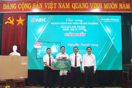 ABIC trao thưởng và chi trả bảo hiểm bảo an tài khoản cho khách hàng