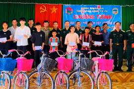 Chi nhánh Công ty 75 hỗ trợ hơn 162 triệu đồng cho các em học sinh khó khăn