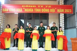 Công ty TNHH một thành viên 72: Trao nhà và tặng quà cho công nhân