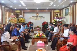 Bí thư Đảng ủy Khối các Cơ quan và Doanh nghiệp tỉnh chúc mừng Ngày truyền thống Bộ đội Biên phòng 