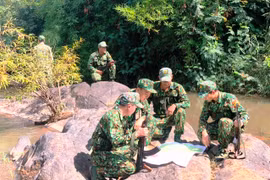 Cán bộ, chiến sĩ Đồn Biên phòng Cửa khẩu Quốc tế Lệ Thanh tuần tra trong những ngày đầu năm