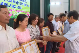 Chư Păh: Biểu dương 6 tập thể và 50 nông dân sản xuất, kinh doanh giỏi 