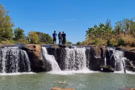 Trải nghiệm vẻ đẹp hoang sơ thác Boòng Nga