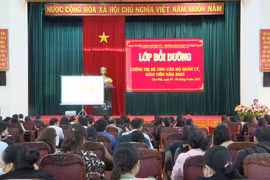 Chư Păh bồi dưỡng chính trị hè cho cán bộ quản lý, giáo viên 