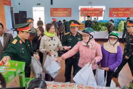 Cục Quân khí-Tổng cục Kỹ thuật tổ chức Phiên chợ 0 đồng tại huyện Mang Yang