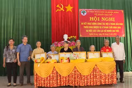 Chư Păh: Tặng 50 suất quà cho người cao tuổi tại các xã, thị trấn 