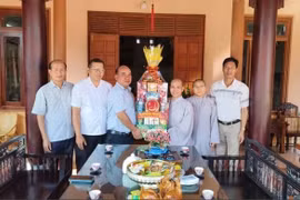 Ủy ban MTTQ Việt Nam tỉnh Gia Lai thăm chùa Phước Sơn nhân dịp Phật đản 