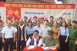 Công an huyện Chư Păh kết nghĩa với làng Vân 