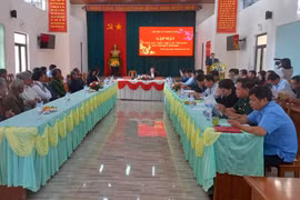 Mang Yang gặp mặt thân mật các chức sắc, chức việc tôn giáo 