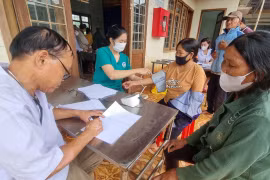 Đak Đoa: Khám bệnh, phát thuốc miễn phí cho người dân có hoàn cảnh khó khăn