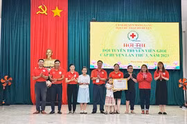 12 đội thi tuyên truyền viên Chữ thập đỏ giỏi huyện Mang Yang 