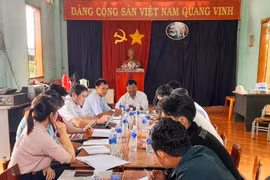 Giám đốc Sở Văn hóa-Thể thao và Du lịch Trần Ngọc Nhung dự sinh hoạt Chi bộ làng Yăh 