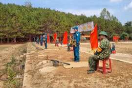 Pleiku bế mạc huấn luyện dân quân tự vệ đợt 4