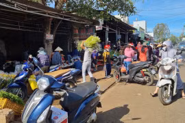 Cảnh giác với tình trạng móc túi ở khu vực chợ Nơ Trang Long