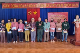 Đoàn Đại biểu Quốc hội tỉnh Gia Lai thăm, tặng quà Tết cho hộ nghèo tại Chư Pưh