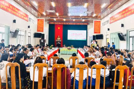 Đại biểu HĐND huyện Mang Yang đối thoại với trẻ em