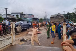 Chư Prông: Xe ô tô tải tông xe máy, 3 người trong gia đình tử vong tại chỗ 