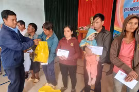 Ấm áp những phần quà cho người khuyết tật