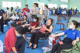 Chư Păh: Hơn 400 tình nguyện viên tham gia hiến máu tình nguyện 