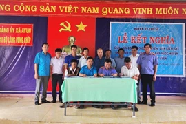 3 cơ quan huyện Chư Sê kết nghĩa với làng Vơng Chép