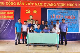 3 cơ quan huyện Chư Sê kết nghĩa với làng Vơng Chép