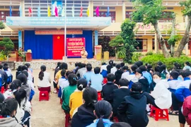 Tuyên truyền pháp luật về giao thông cho giáo viên và học sinh Trường THCS Lương Thế Vinh