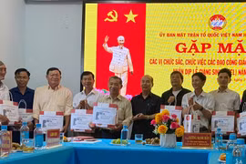 Chư Sê gặp mặt chức sắc, chức việc tôn giáo nhân dịp Giáng sinh