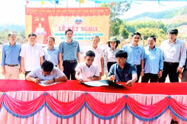 Ban Dân tộc, Quỹ Bảo vệ và Phát triển rừng tỉnh kết nghĩa với làng Klư