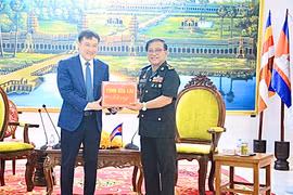 Thăm và chúc Tết Bộ Tư lệnh Quân khu IV, Quân đội Hoàng gia Campuchia