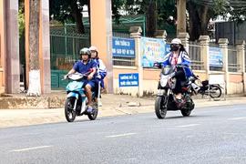 Ngăn chặn, xử lý tình trạng học sinh chưa đủ tuổi điều khiển xe máy điện