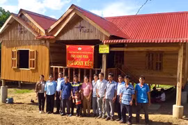 Bàn giao nhà Đại đoàn kết