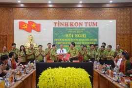 Hợp sức giữ rừng giáp ranh